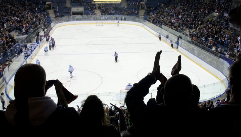 NHL Game Recap: Canadiens Break Losing Streak, Maple Leafs Halt Canucks' Run